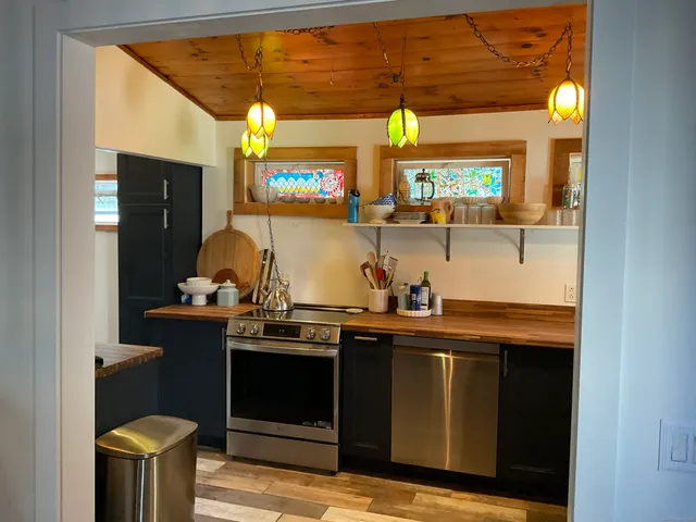 $2,100 | 14 High Street, East Lyme, CT 06357