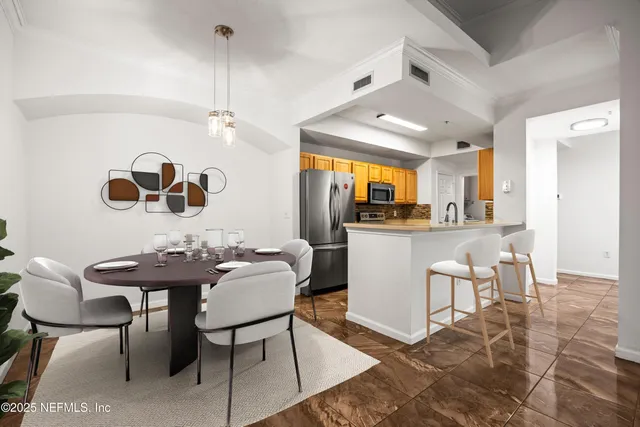 $199,000 | 10075 Gate Parkway North, Unit 2505, Jacksonville, FL 32246