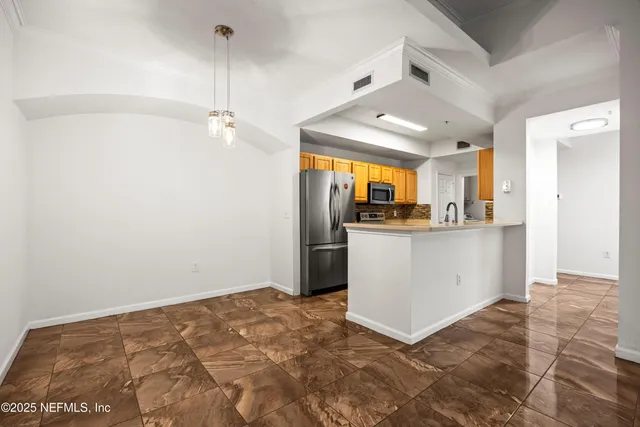 $199,000 | 10075 Gate Parkway North, Unit 2505, Jacksonville, FL 32246