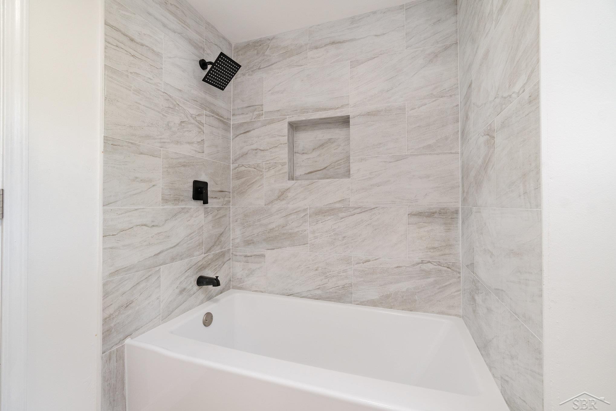 143 Tierney Road Bay City, MI 48708 - Photo 9 of 21 50186820-9dabb744-a676-4d14-a0ae-e6c99b2ce874.JPG