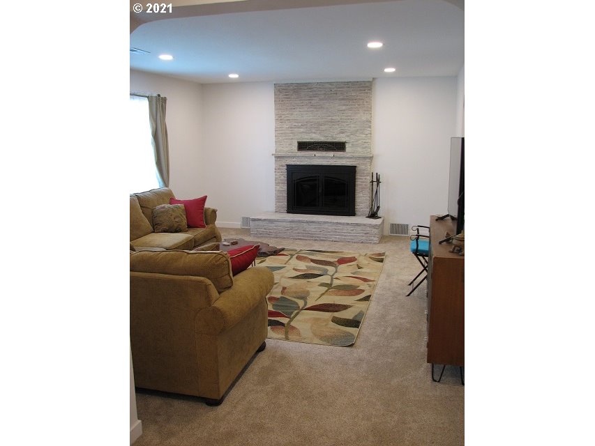 203 First Street Fossil, OR 97830 - Photo 4 of 23 Gallery Image 4