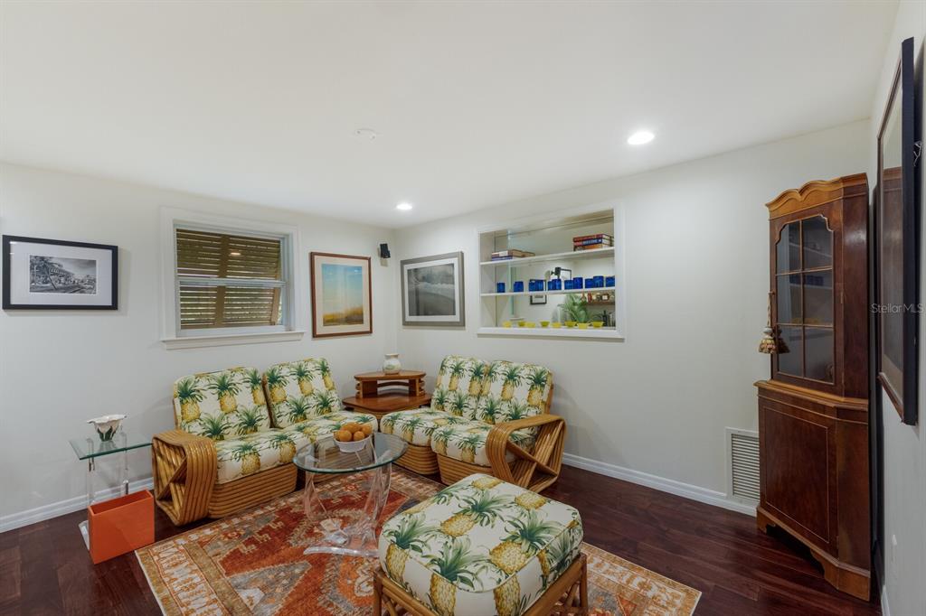 1922 Field Road Sarasota, FL 34231 - Photo 11 of 42 Gallery Image 11