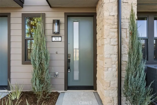 $6,100 | 109 South Laxore Street, Unit 303, Anaheim, CA 92804