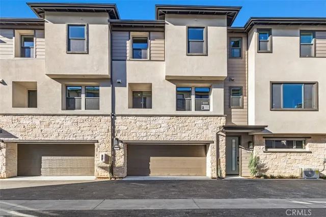 $6,100 | 109 South Laxore Street, Unit 303, Anaheim, CA 92804