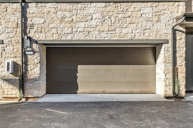 $6,100 | 109 South Laxore Street, Unit 303, Anaheim, CA 92804