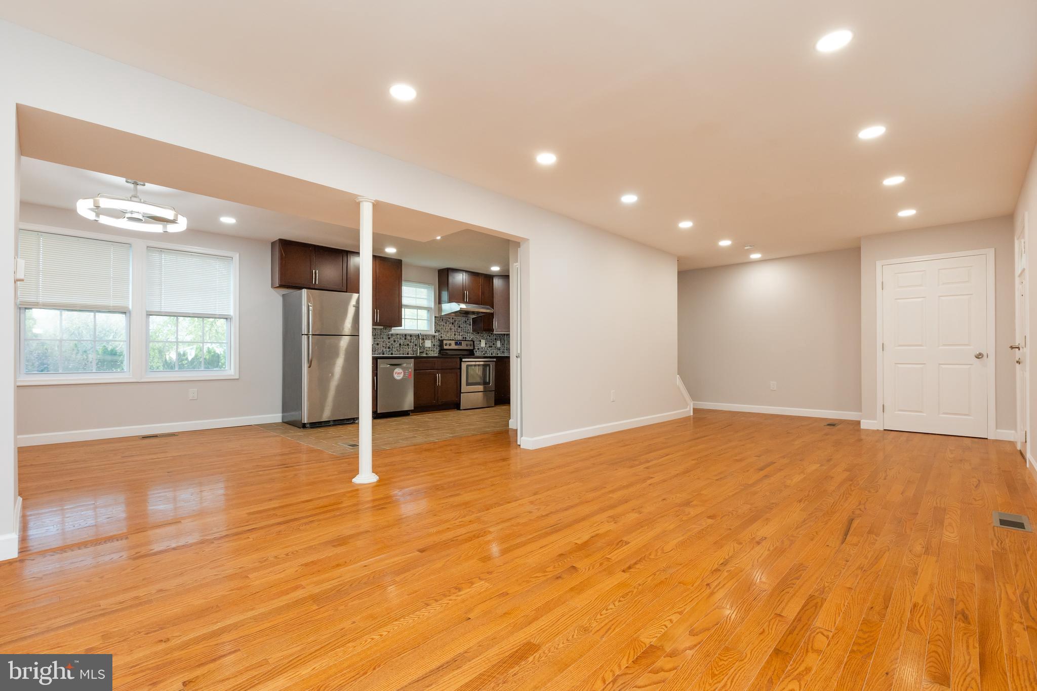 9004 Roundleaf Way Gaithersburg, MD 20879 - Photo 5 of 55