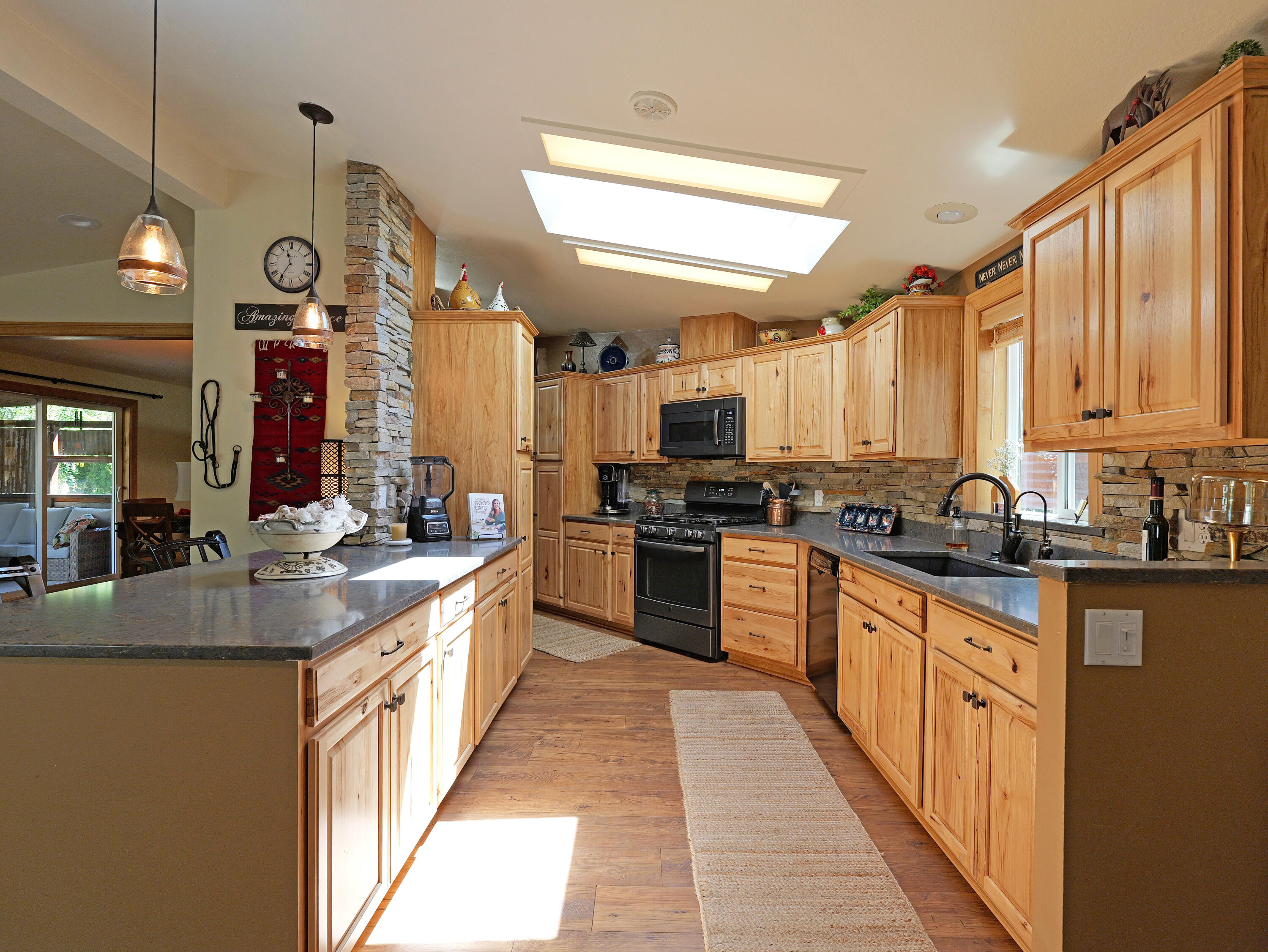 150 Castaline Place Shady Cove, OR 97539 - Photo 15 of 83 Kitchen