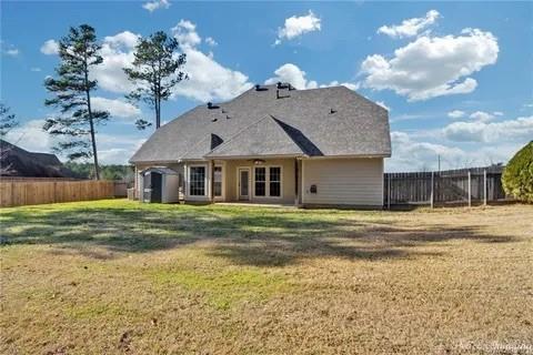 2805 Clearbrook Way Haughton, LA 71037 - Photo 31 of 33 a front view of a house with a garden