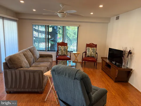 $4,295 | 1600 Prince Street, Unit 101, Alexandria, VA 22314
