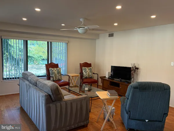 $4,295 | 1600 Prince Street, Unit 101, Alexandria, VA 22314