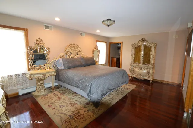 $669,900 | 221 Spruce Run Drive, Dingmans Ferry, PA 18328