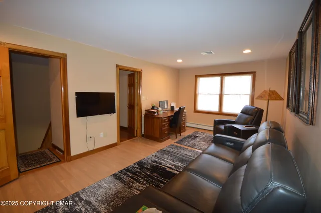 $669,900 | 221 Spruce Run Drive, Dingmans Ferry, PA 18328