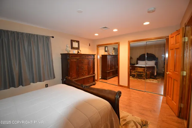 $669,900 | 221 Spruce Run Drive, Dingmans Ferry, PA 18328