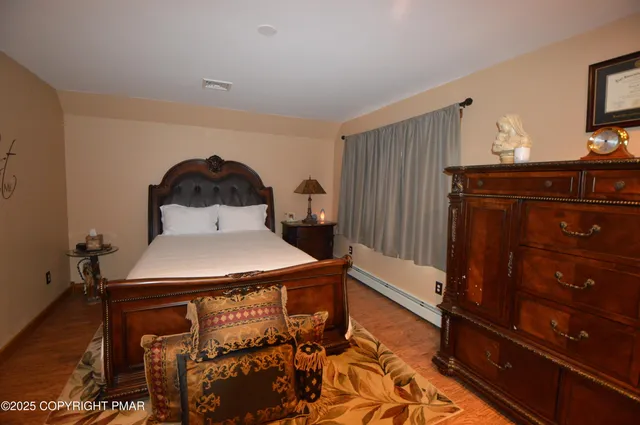 $669,900 | 221 Spruce Run Drive, Dingmans Ferry, PA 18328