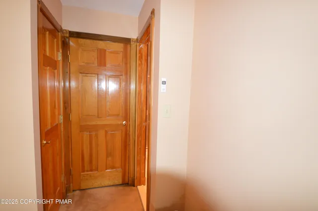 $669,900 | 221 Spruce Run Drive, Dingmans Ferry, PA 18328