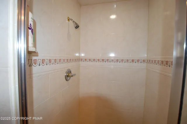 $669,900 | 221 Spruce Run Drive, Dingmans Ferry, PA 18328