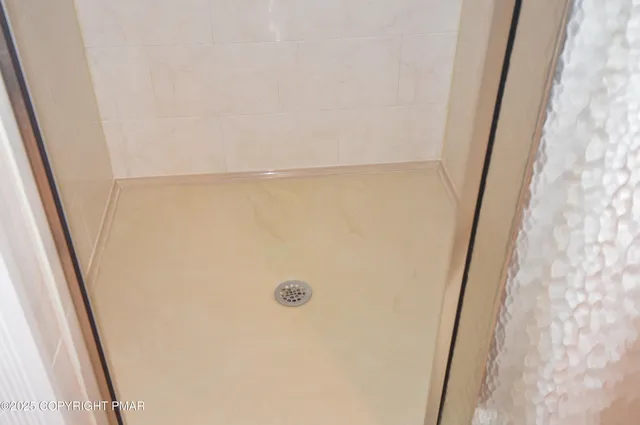 $669,900 | 221 Spruce Run Drive, Dingmans Ferry, PA 18328