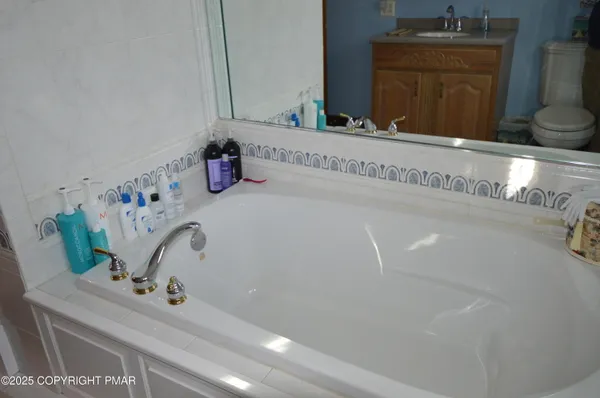 $625,000 | 221 Spruce Run Drive, Dingmans Ferry, PA 18328