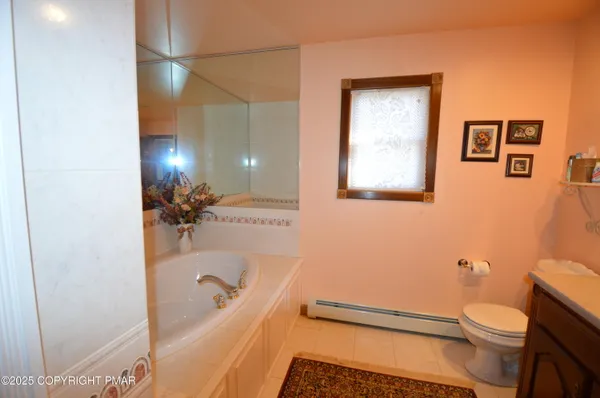 $625,000 | 221 Spruce Run Drive, Dingmans Ferry, PA 18328