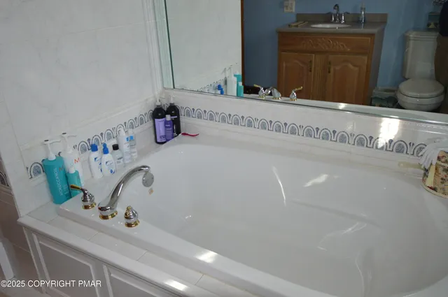 $669,900 | 221 Spruce Run Drive, Dingmans Ferry, PA 18328