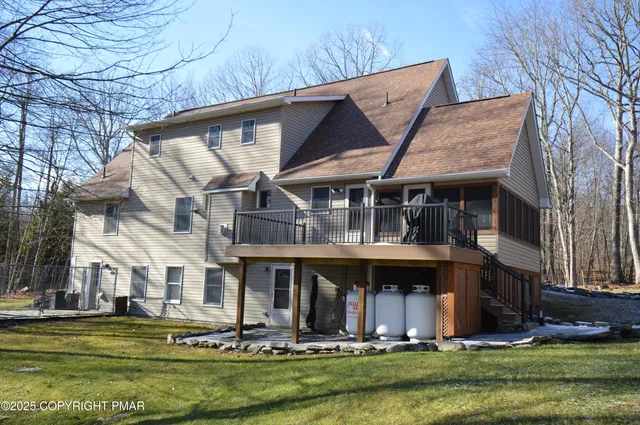 $669,900 | 221 Spruce Run Drive, Dingmans Ferry, PA 18328