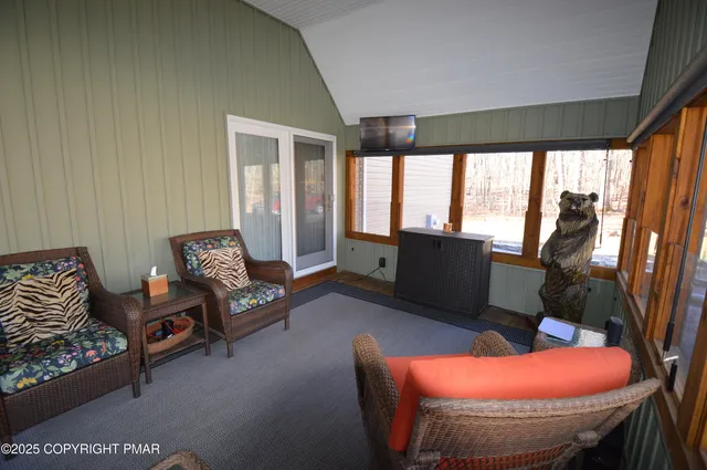 $669,900 | 221 Spruce Run Drive, Dingmans Ferry, PA 18328