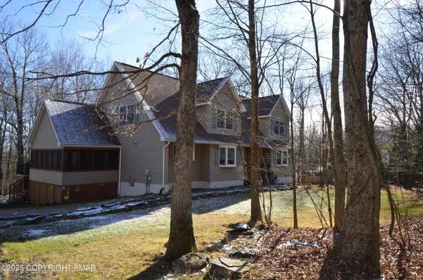 $625,000 | 221 Spruce Run Drive, Dingmans Ferry, PA 18328