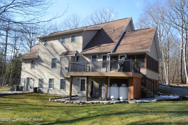 $625,000 | 221 Spruce Run Drive, Dingmans Ferry, PA 18328