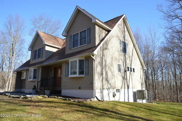 $669,900 | 221 Spruce Run Drive, Dingmans Ferry, PA 18328