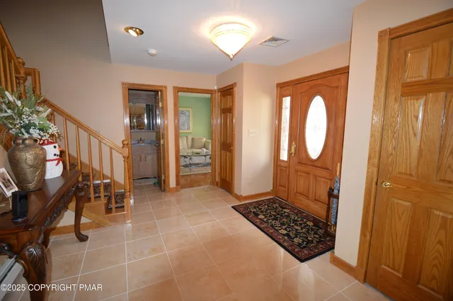 $669,900 | 221 Spruce Run Drive, Dingmans Ferry, PA 18328