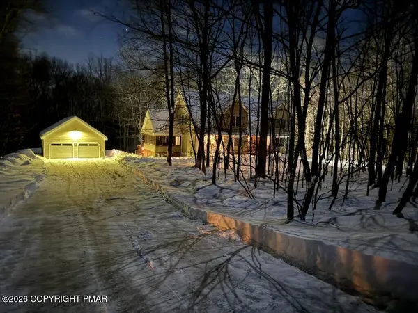 $625,000 | 221 Spruce Run Drive, Dingmans Ferry, PA 18328