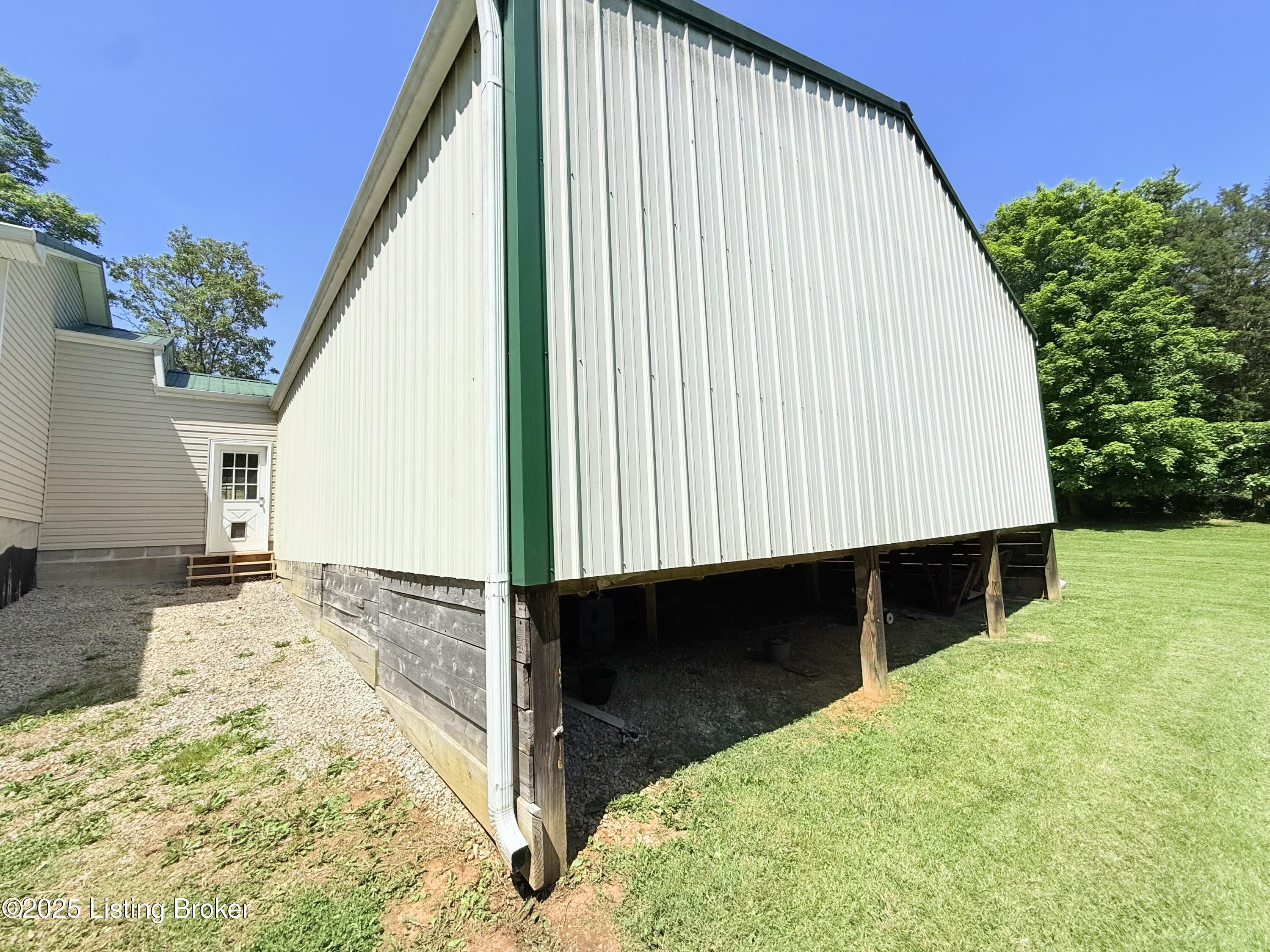 4724 Ridge Road Shepherdsville, KY 40165 - Photo 42 of 66 IMG_4096