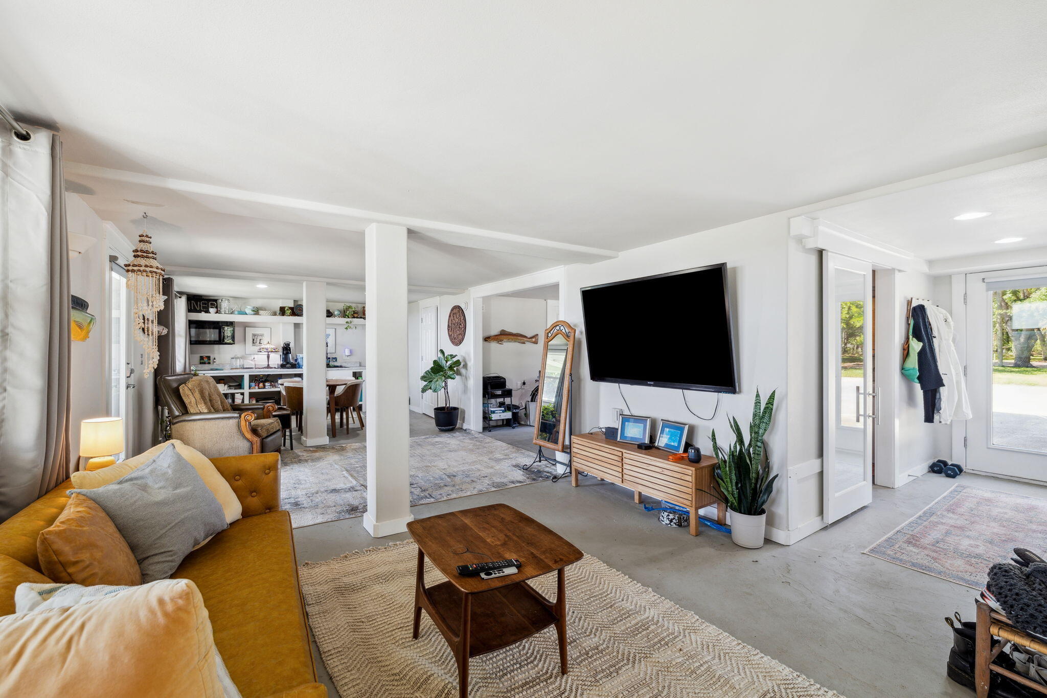 227 Shady Lane Freeport, FL 32439 - Photo 22 of 32 a living room with furniture and a flat screen tv