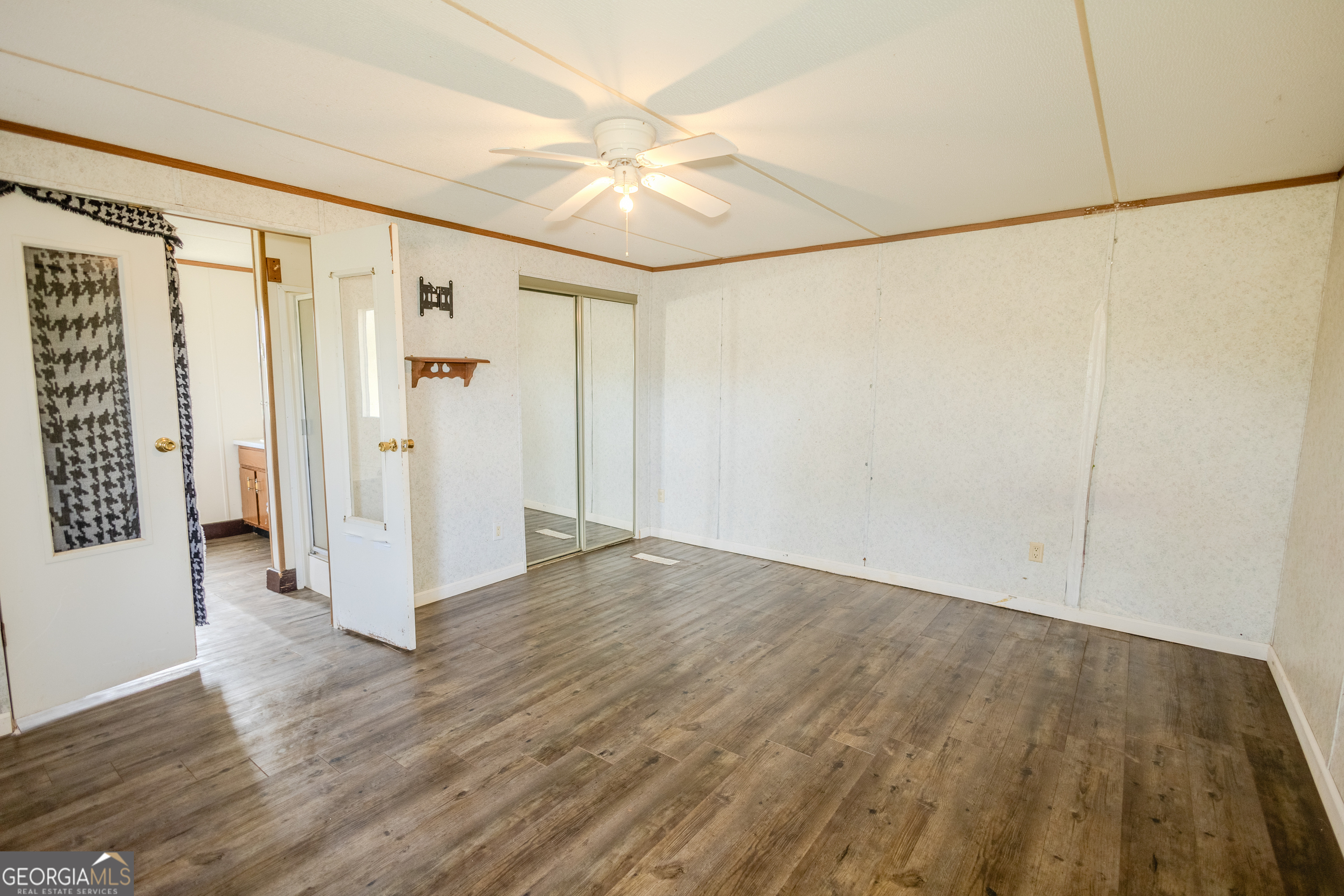 35 Brooks Street Canon, GA 30520 - Photo 9 of 25 a view of entryway with wooden floor