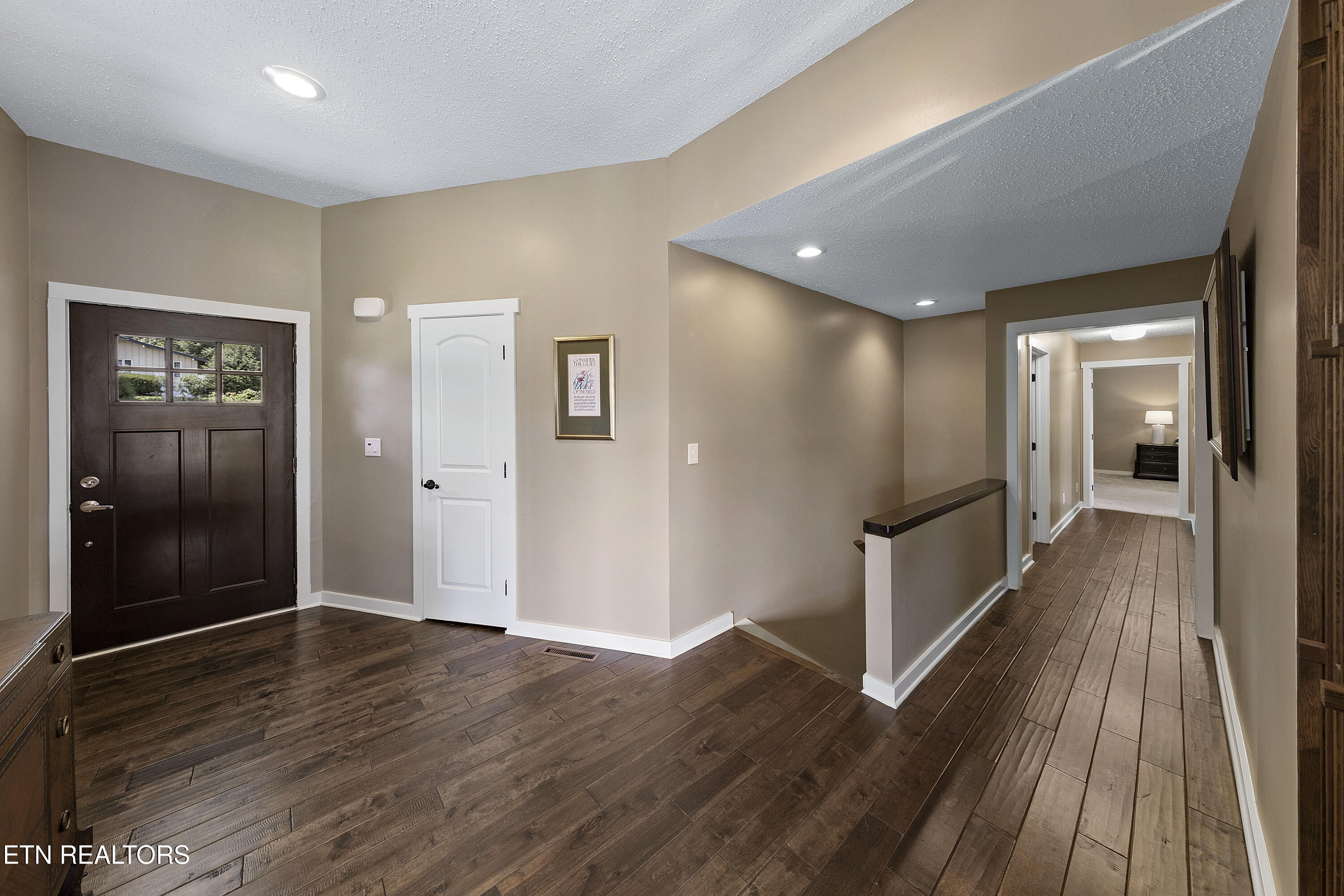 208 Baltusrol Road Knoxville, TN 37934 - Photo 13 of 38 Let's head down the Hall!
