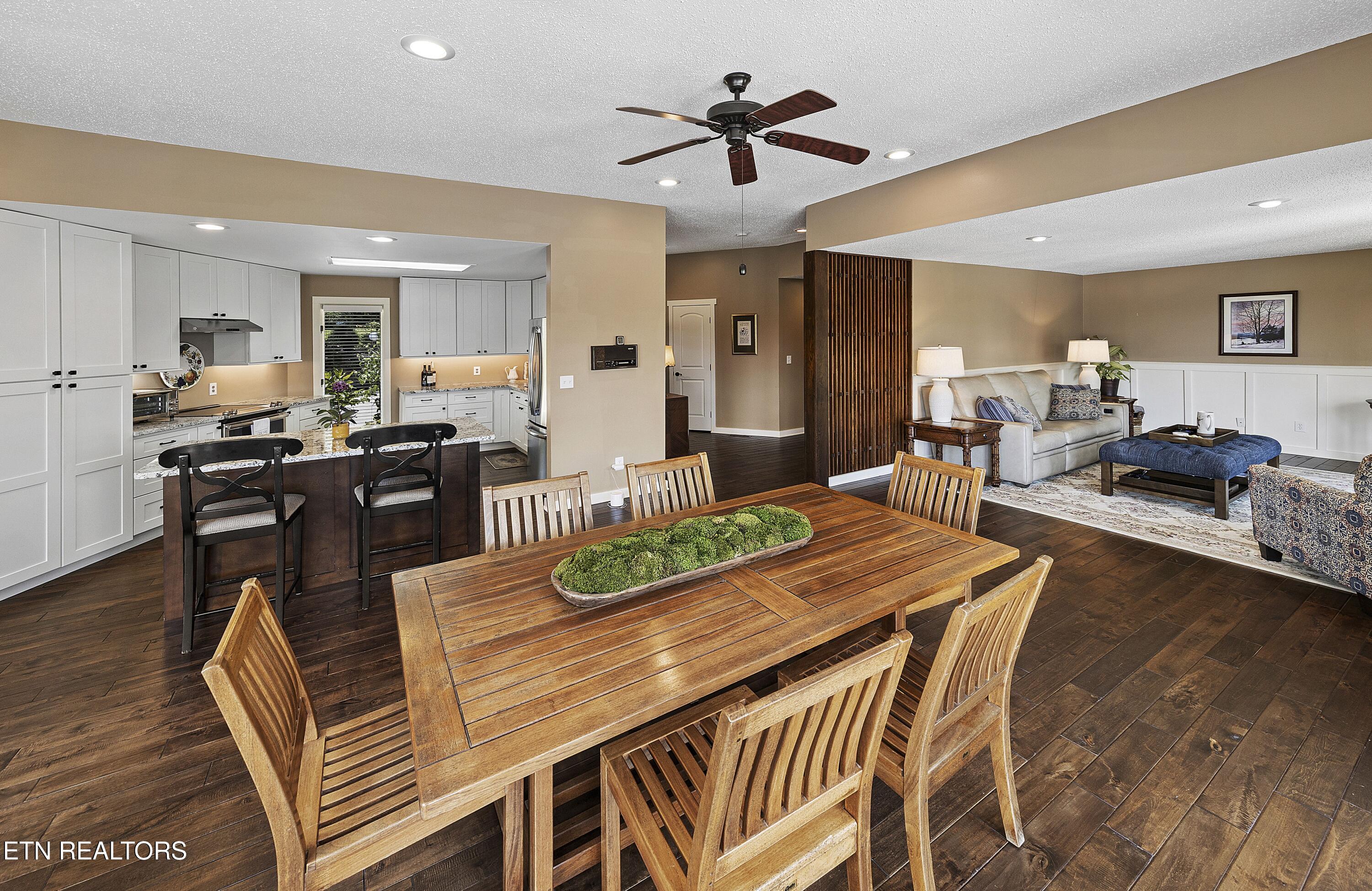 208 Baltusrol Road Knoxville, TN 37934 - Photo 9 of 38 Generous Main Level Living