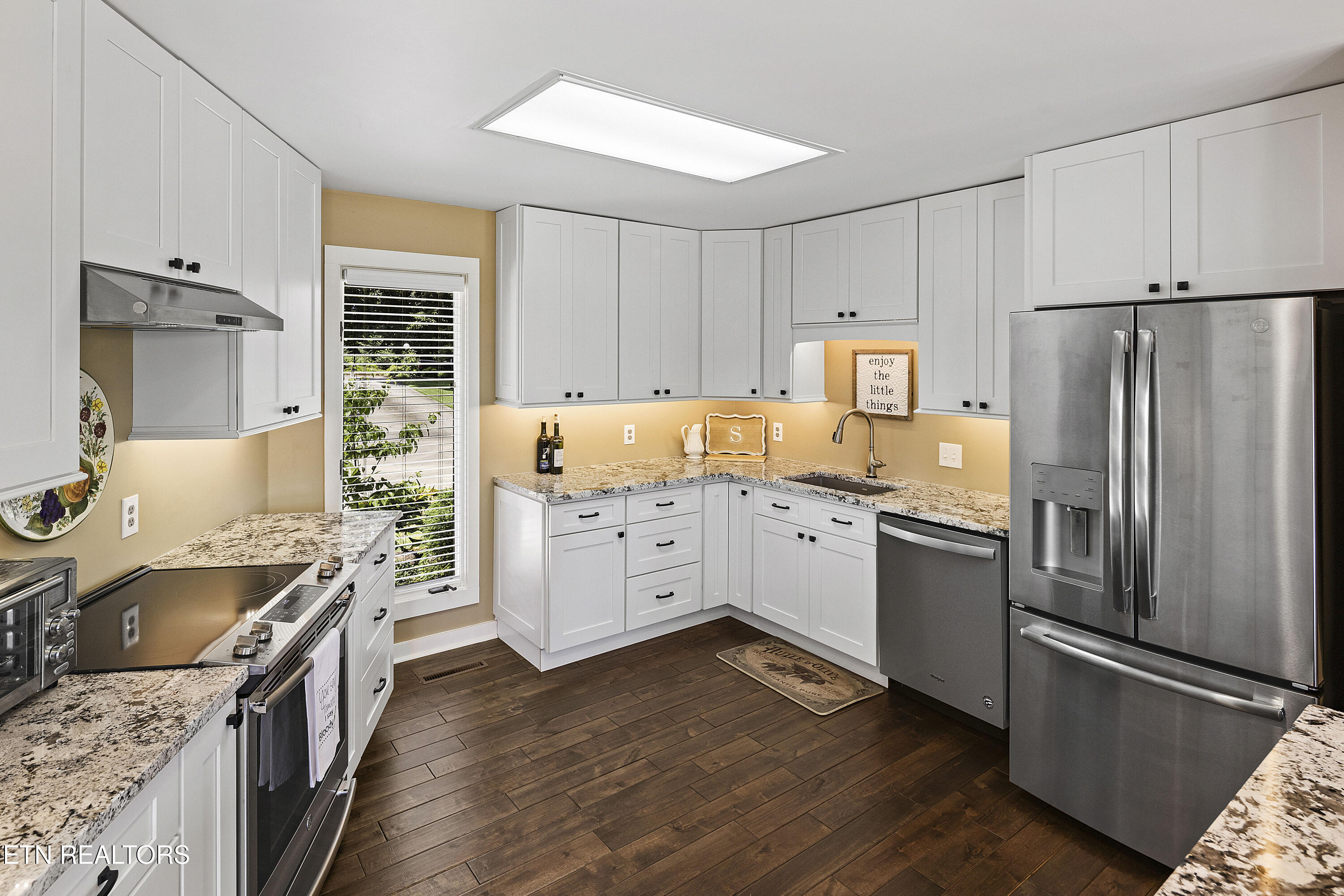 208 Baltusrol Road Knoxville, TN 37934 - Photo 10 of 38 Updated Gourmet Kitchen