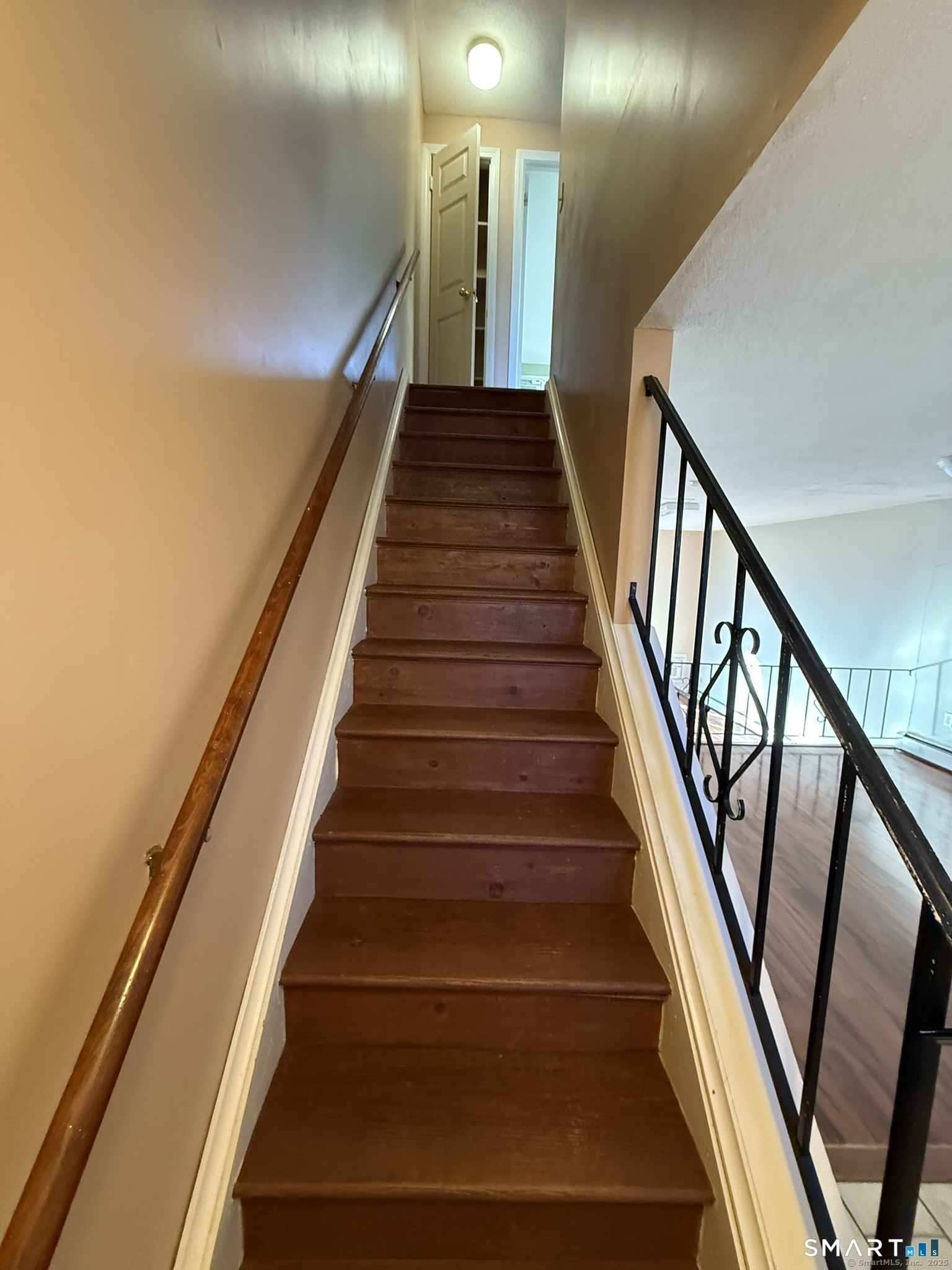 11 King Arthur Drive, Unit 2H East Lyme, CT 06357 - Photo 10 of 10 a view of entryway