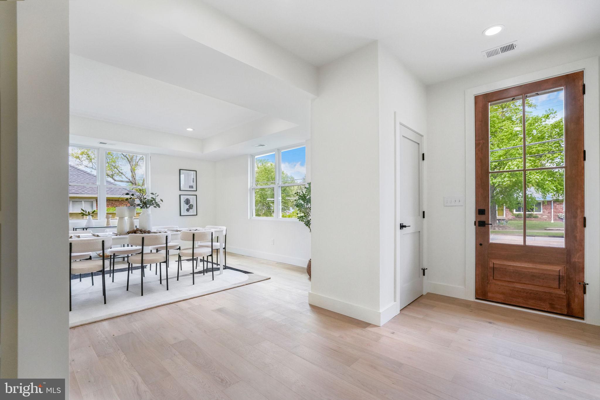 1703 Shenandoah Road Alexandria, VA 22308 - Photo 4 of 54