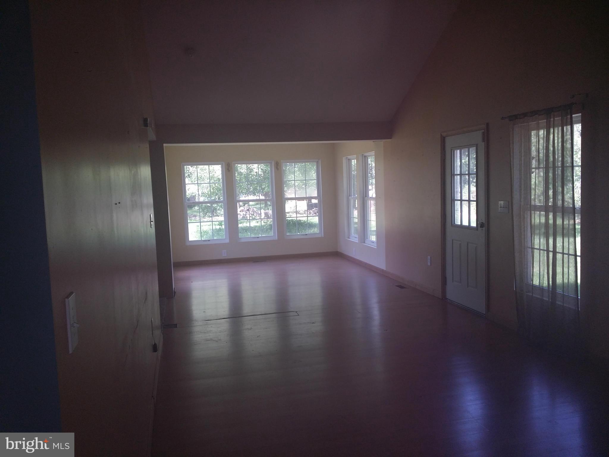 6724 Ford Road Frederick, MD 21702 - Photo 2 of 11 Living Room