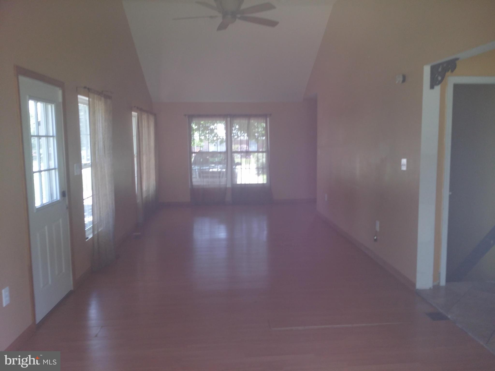 6724 Ford Road Frederick, MD 21702 - Photo 3 of 11 Living Room