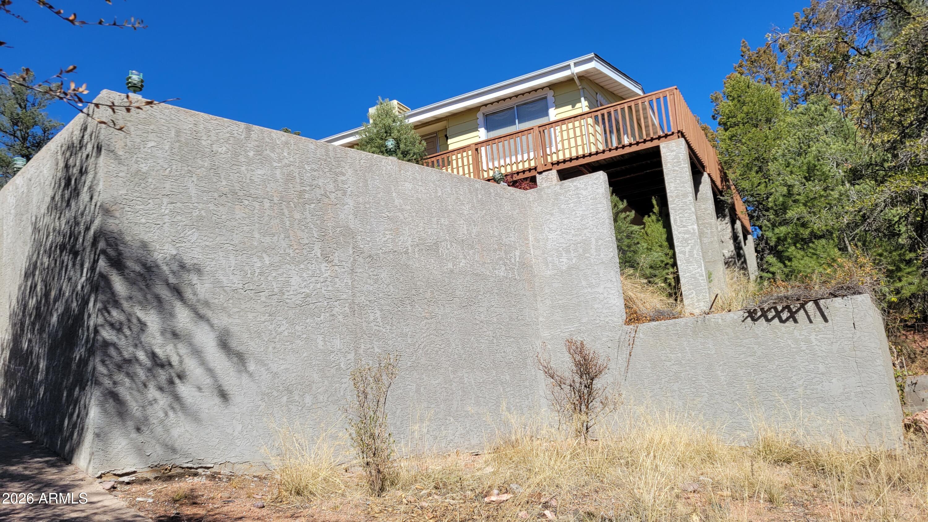 606 E Timber