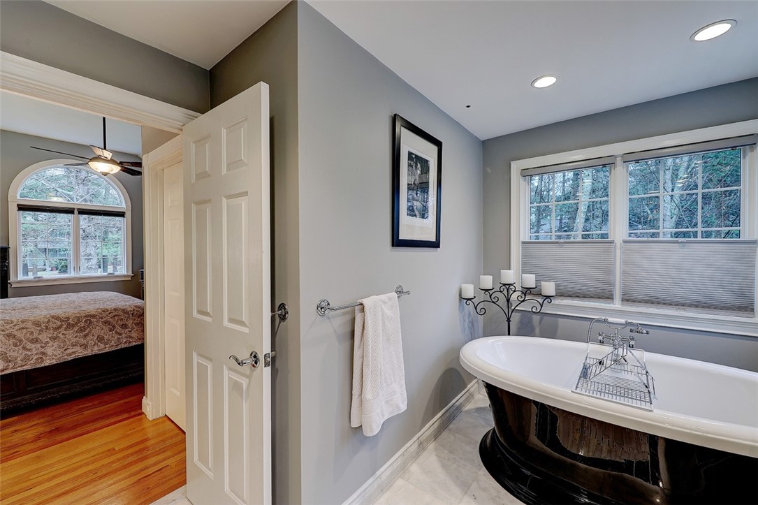 270 Stillwater Road Smithfield, RI 02917 - Photo 28 of 40 Soaking air tub