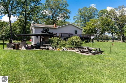 3175 Strand Road Muskegon, MI 49445 - Photo 25 of 58 Covered Patio
