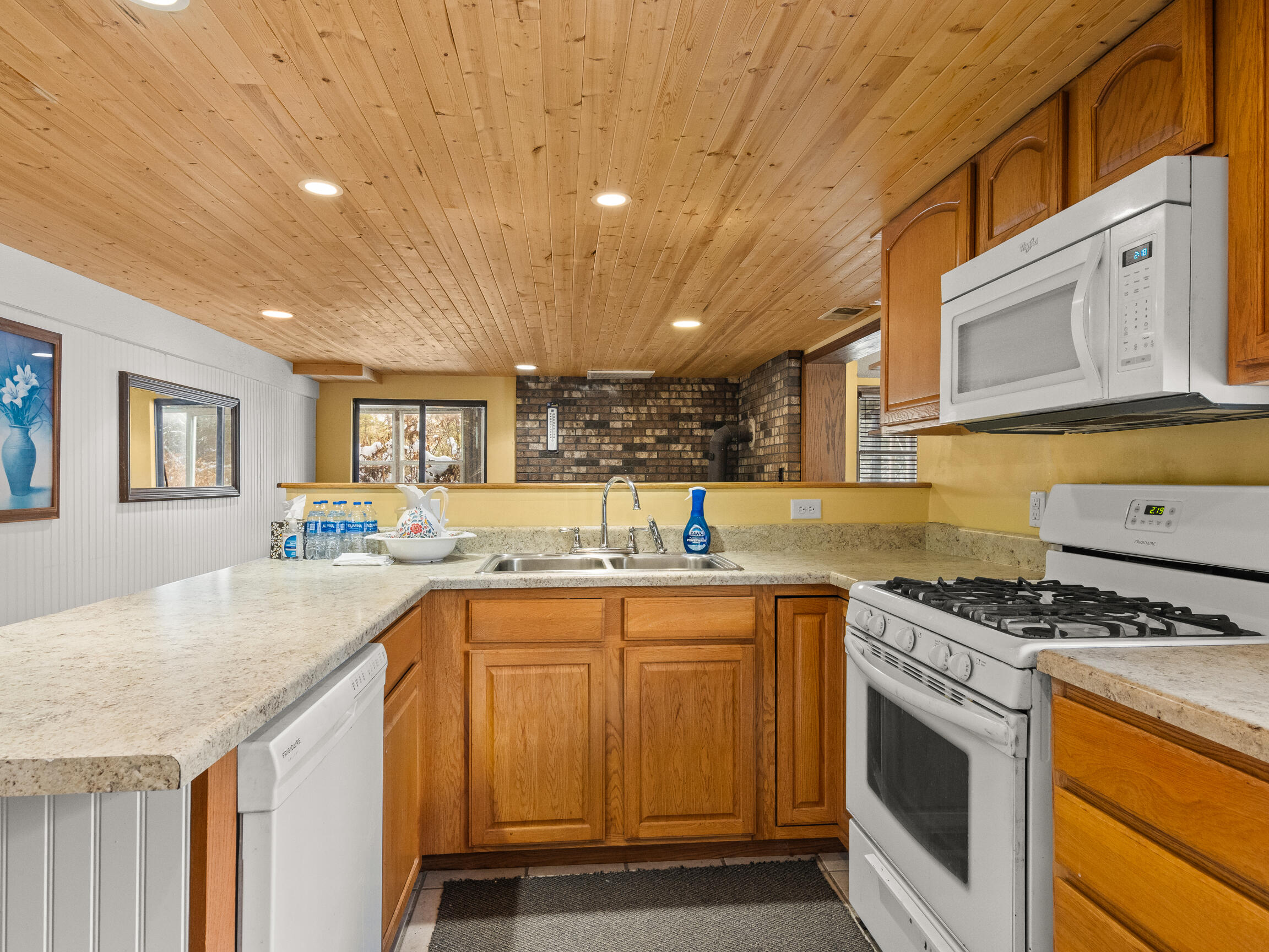 3175 Strand Road Muskegon, MI 49445 - Photo 35 of 58 Kitchen - Lower Level