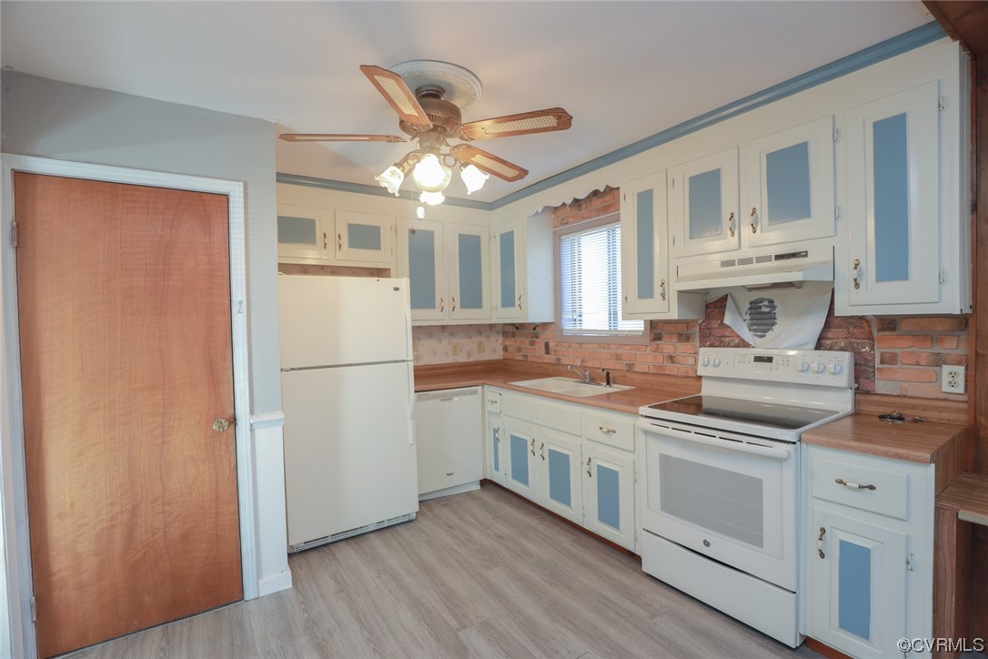 6424 Commander Road Richmond, VA 23224 - Photo 19 of 46 a kitchen with stainless steel appliances granite countertop a stove and a refrigerator