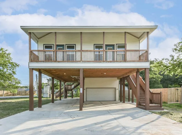 $325,000 | 3420 Sunrise Drive, Shoreacres, TX 77571