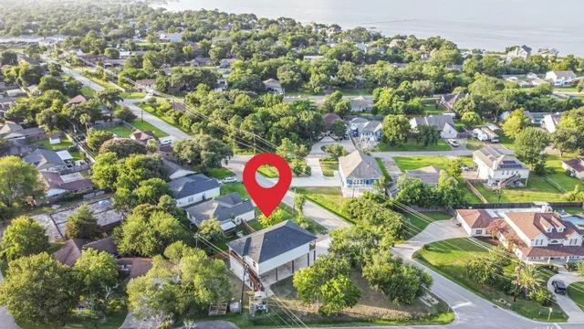 $325,000 | 3420 Sunrise Drive, Shoreacres, TX 77571