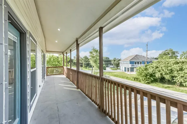 $325,000 | 3420 Sunrise Drive, Shoreacres, TX 77571