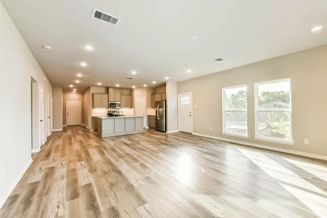 $325,000 | 3420 Sunrise Drive, Shoreacres, TX 77571